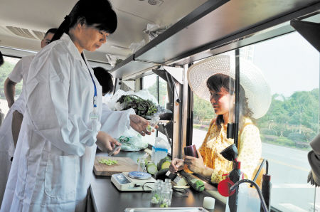 挑選食品安全檢測車廠家，需要注意這3點